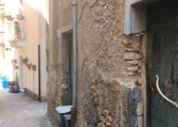 Zona - Casa indipendente corso Umberto I, Gioiosa Ionica - foto 2