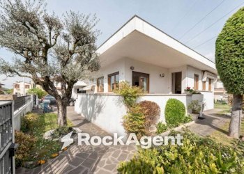 Giardino - Villa via I. Nievo, 28, Ponte San Nicolò - foto 27