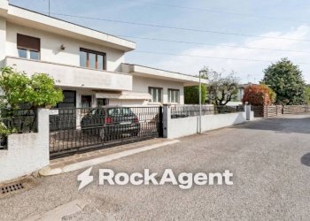 Facciata - Villa via I. Nievo, 28, Ponte San Nicolò - foto 28