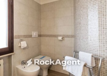 Bagno - Hotel via Frazione Mezzano, 117, Sannazzaro de' Burgondi - photo 10