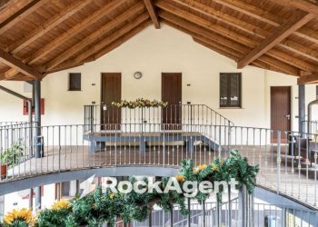 Facciata - Hotel via Frazione Mezzano, 117, Sannazzaro de' Burgondi - photo 24