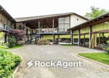 Cortile interno - Hotel via Frazione Mezzano, 117, Sannazzaro de' Burgondi - photo 35