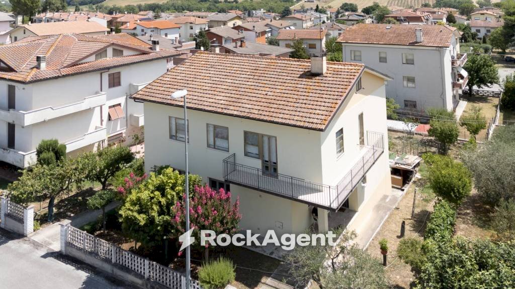 Facciata - Casa indipendente via Giambattista Pergolesi, Serra de' Conti - foto 2