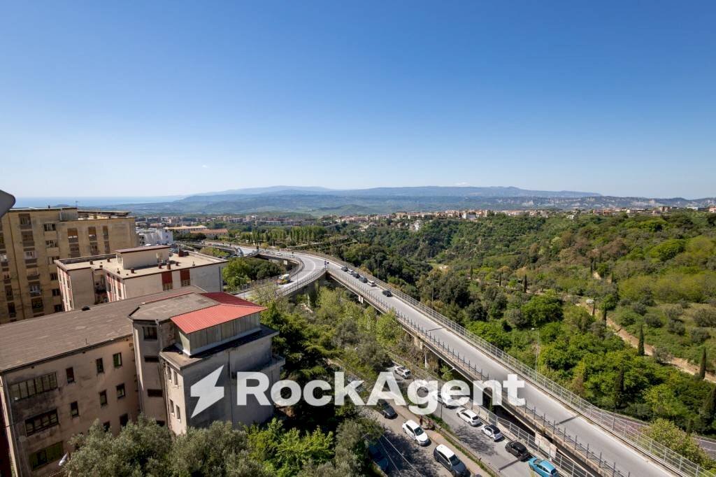 Vista - Appartamento via Madonna dei Cieli, 45, Catanzaro - foto 2