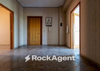 Corridoio - Appartamento via Madonna dei Cieli, 45, Catanzaro - foto 8