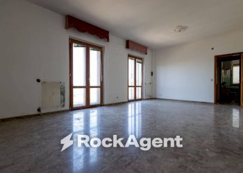 Cucina - Appartamento via Madonna dei Cieli, 45, Catanzaro - foto 14