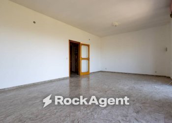 Cucina - Appartamento via Madonna dei Cieli, 45, Catanzaro - foto 16
