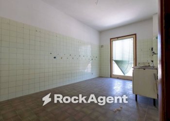 Cucina - Appartamento via Madonna dei Cieli, 45, Catanzaro - foto 18