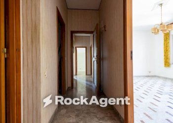 Corridoio - Appartamento via Madonna dei Cieli, 45, Catanzaro - foto 27