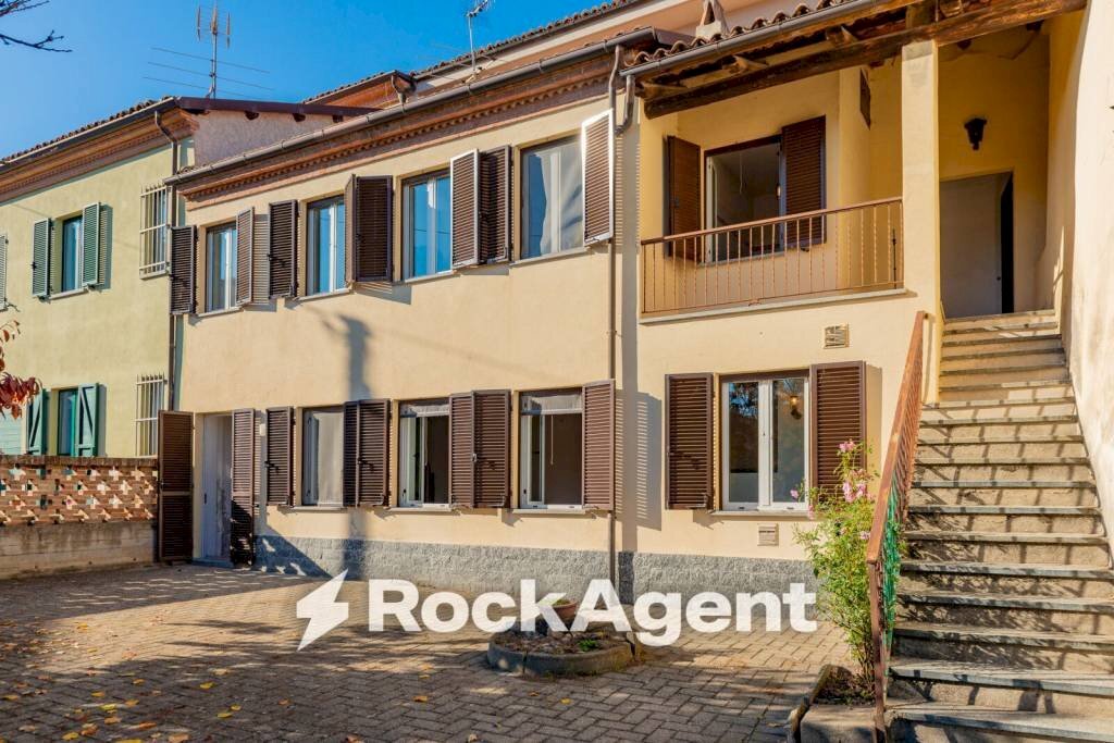 Facciata - Casa indipendente via Circonvallazione, 19, Castiglione Tinella - foto 1