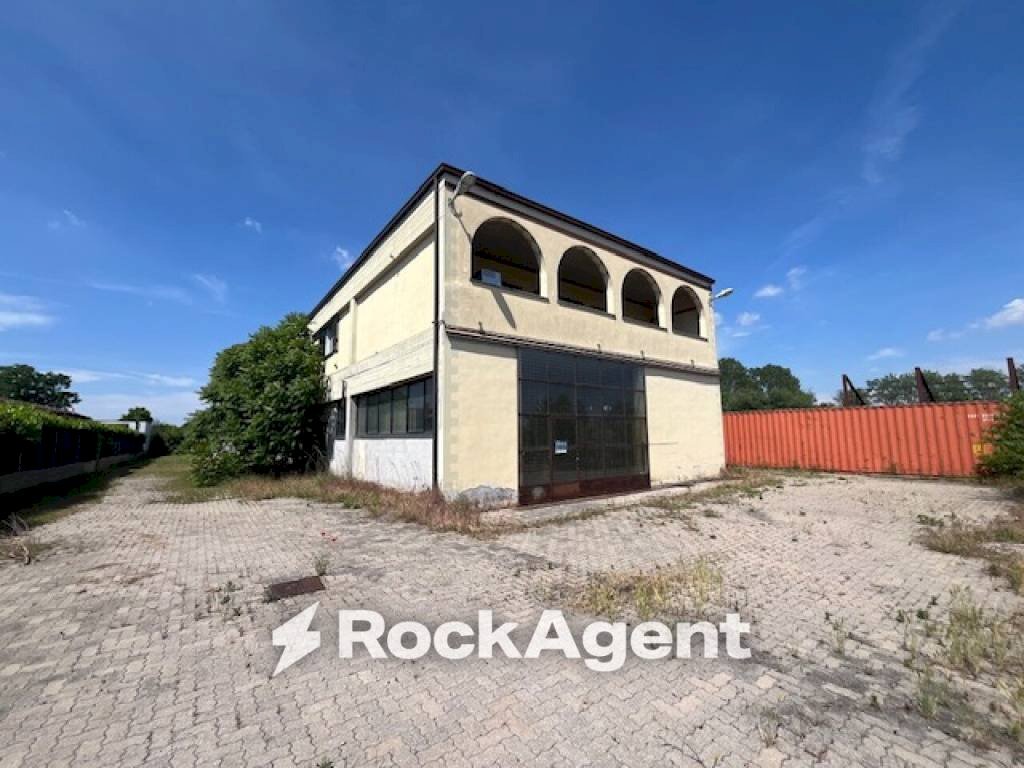 Facciata - Capannone via dell'Angelo, 28, Costa de' Nobili - foto 1