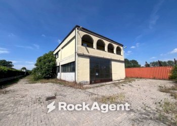 Facciata - Capannone via dell'Angelo, 28, Costa de' Nobili - foto 1