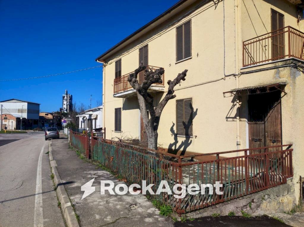 Zona - Independent house contrada Pianapuccia, Scafa - photo 1