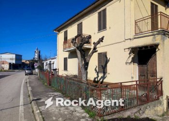 Zona - Independent house contrada Pianapuccia, Scafa - photo 1