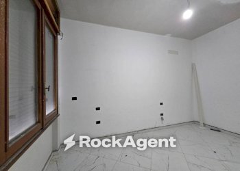 Camera da letto - Appartamento via Roma, 61, Casarano - foto 19
