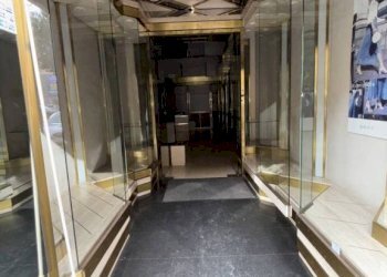 Interno non residenziale - Negozio via Appia Nuova, 109, Roma - foto 2