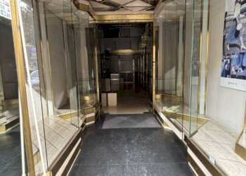 Interno non residenziale - Negozio via Appia Nuova, 109, Roma - foto 3