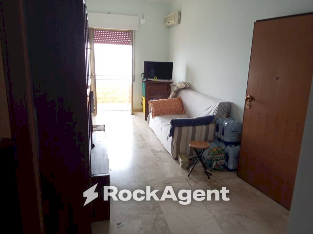 Camera da letto - Appartamento strada Statale 106 Jonica, Siderno - foto 3