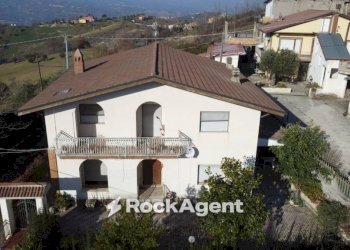Facciata - Villa contrada Feudo da Sole, 23, Basciano - photo 1