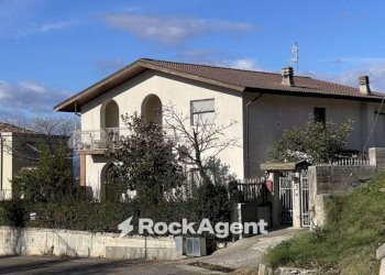 Facciata - Villa contrada Feudo da Sole, 23, Basciano - photo 2