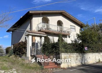 Facciata - Villa contrada Feudo da Sole, 23, Basciano - photo 4