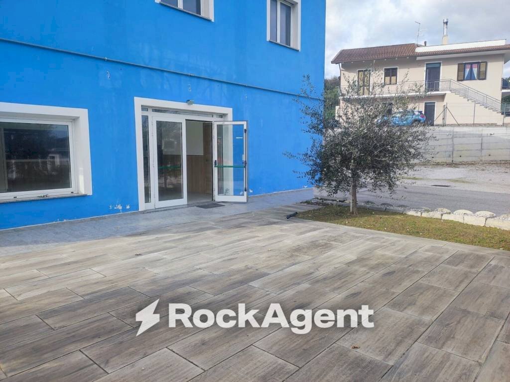 Terrazzo - Negozio via del Villino, Alanno - foto 3