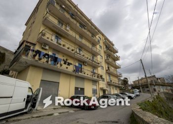 Facciata - Trilocale via Candela, 12, Catanzaro - foto 4