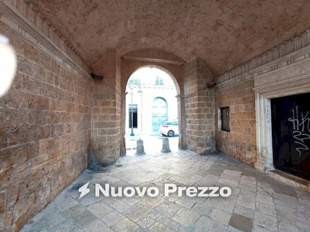 Interno palazzo - Stable - Palace corso Umberto, 77, Trepuzzi - photo 2