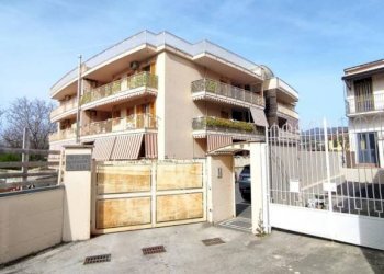 Facciata - Trilocale via San Martino, 114, Palma Campania - foto 1