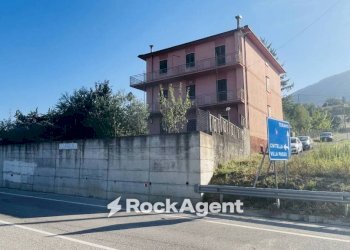 Facciata - Casa indipendente via Case Sparse frazione Villa Passo, Civitella del Tronto - foto 4