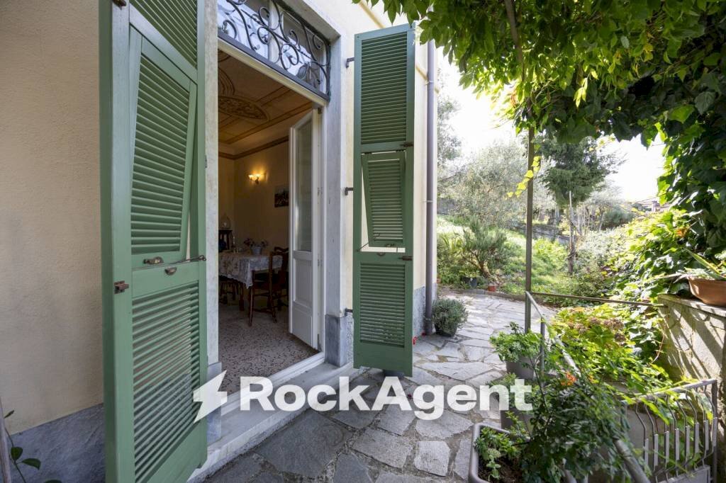 Balcone - Casa indipendente via Martiri di Belfiore, 25, Fivizzano - foto 2