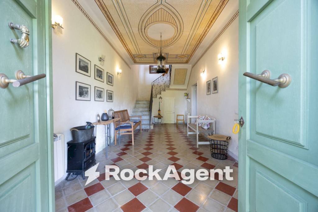 Corridoio - Casa indipendente via Martiri di Belfiore, 25, Fivizzano - foto 3