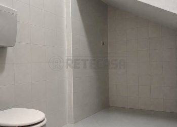 Bagno di servizio al piano terra - Three-room apartment Marostica - photo 6