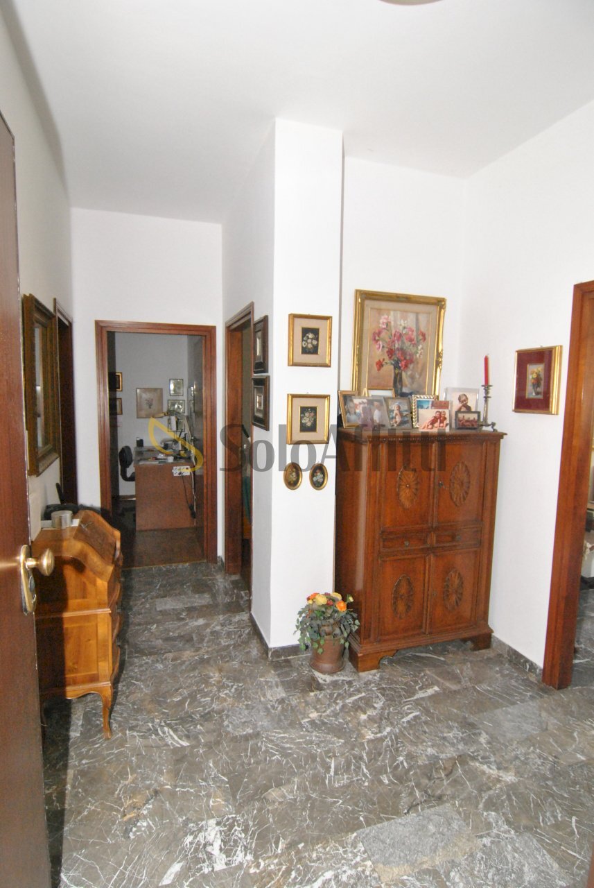 DISIMPEGNO DI INGRESSO - Quadrilocale Via dei Pensieri 5b, Livorno - foto 2