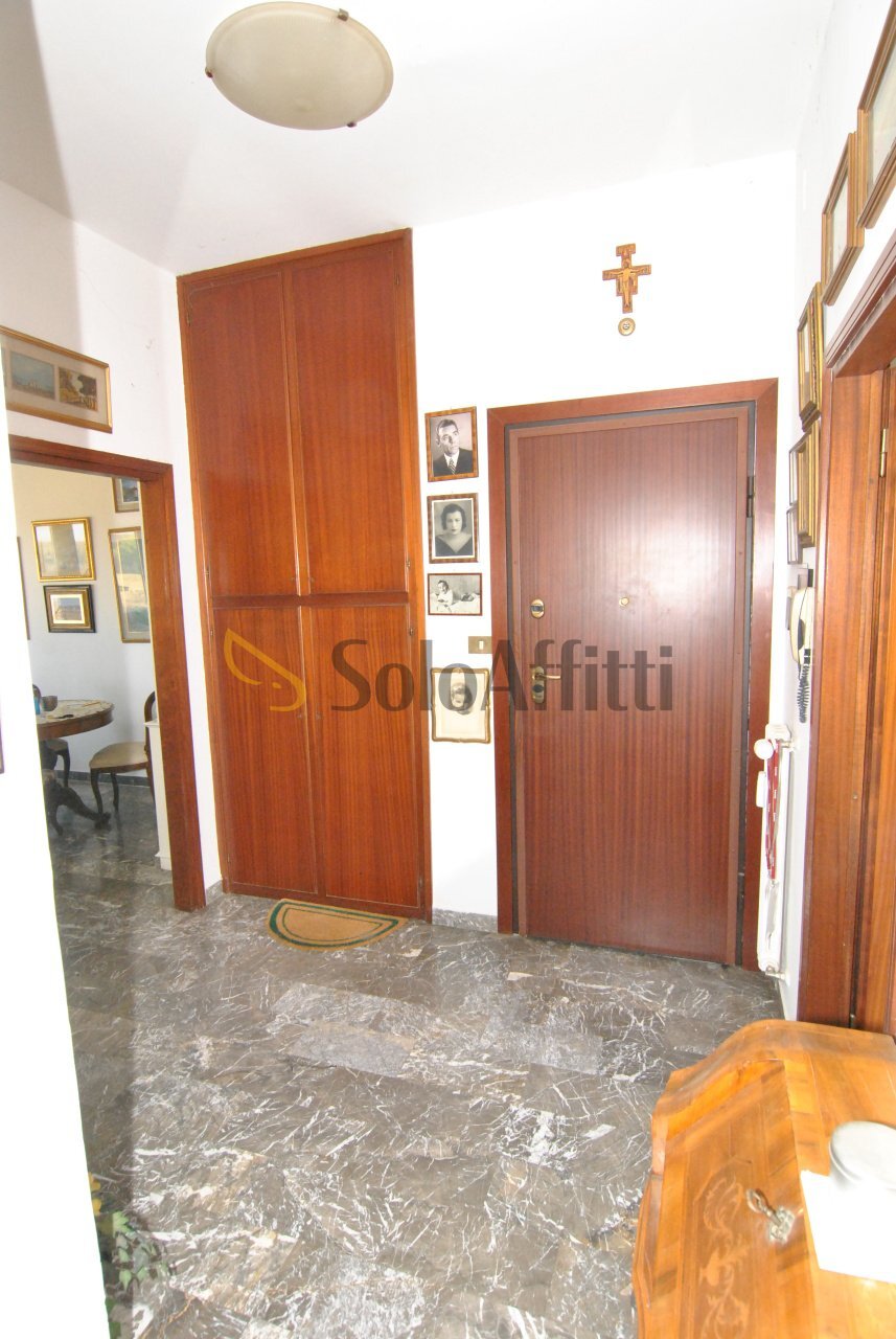 INGRESSO (DETTAGLIO ARMADIO A MURO) - Quadrilocale Via dei Pensieri 5b, Livorno - foto 3