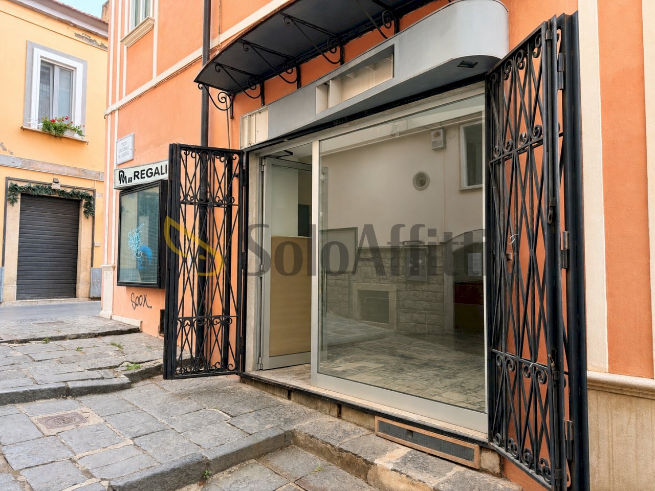 ingresso - Commercial Premises Via Fratelli Bandiera 1, Potenza - photo 1