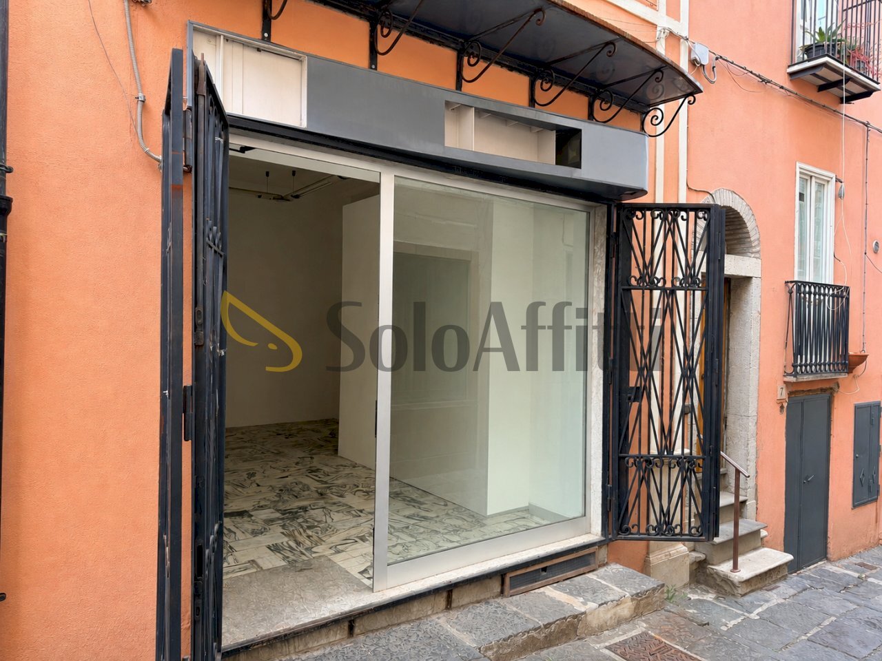 ingresso - Commercial Premises Via Fratelli Bandiera 1, Potenza - photo 2