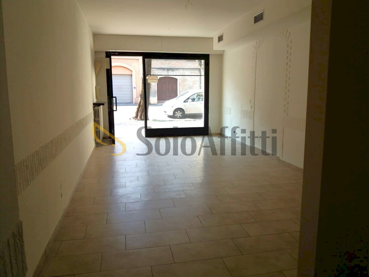 2 - Commercial Premises Viale Nicolò Biondo 37, Carpi - photo 2