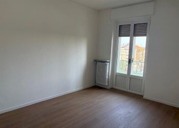 7.jpg - Four-room apartment Via Monte Ceneri, Milano - photo 4
