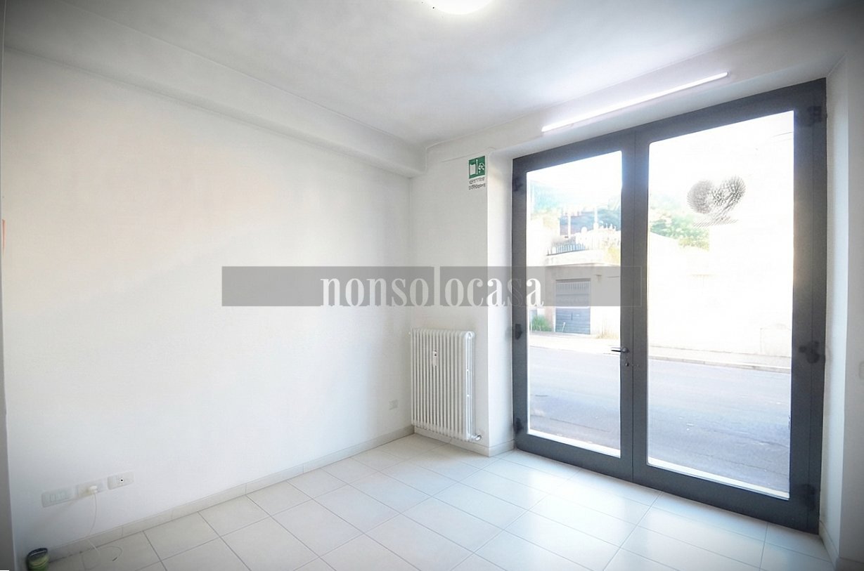 AREA VENDITA - Commercial Premises strada ponte d'oddi, Perugia - photo 1