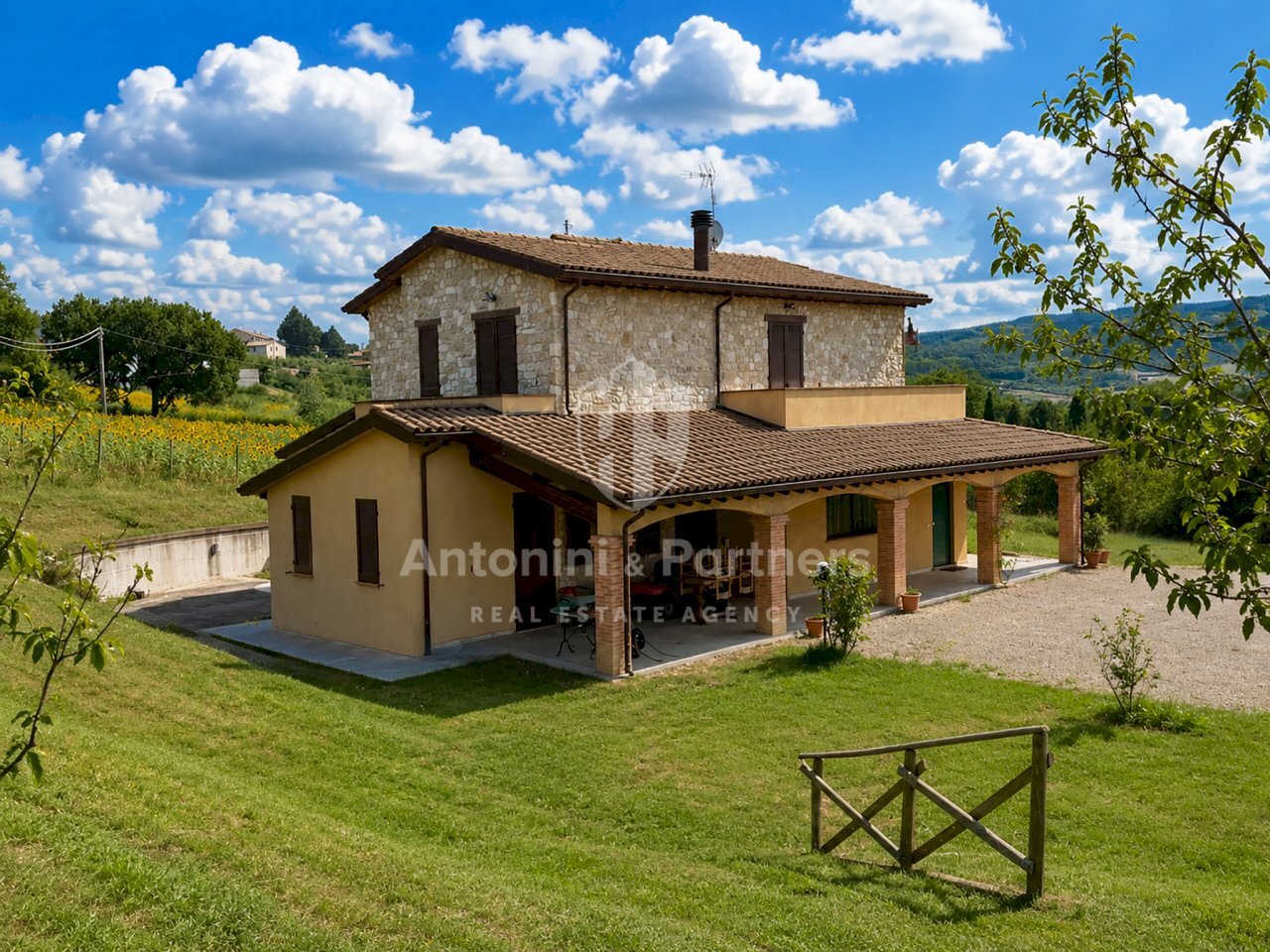 casale-le-olive-todi-umbria-esterno-casale-giardin - Casale Via di Mezzo Muro, Todi - photo 1