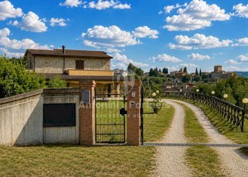 casale-le-olive-todi-umbria-ingresso-cancello-vial - Casale Via di Mezzo Muro, Todi - foto 2
