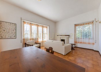 sala verso camino adesso - Villa Via delle Begonie 38, Anzio - foto 2