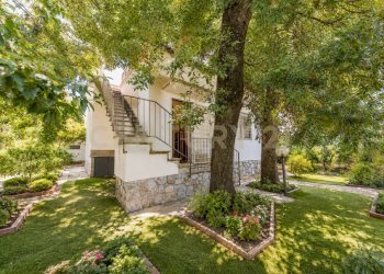 esterno lato ingresso come potrebbe essere - Villa Via delle Begonie 38, Anzio - foto 25