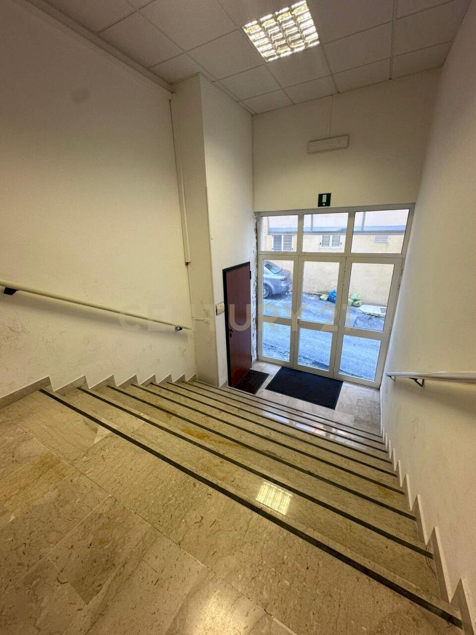 PHOTO-2026-07-07-11-28-05_6 - Office Ragusa - photo 3