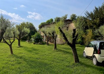 giardino 1 - Casa indipendente Via Palvotrisia 65, Castelnuovo Magra - foto 1