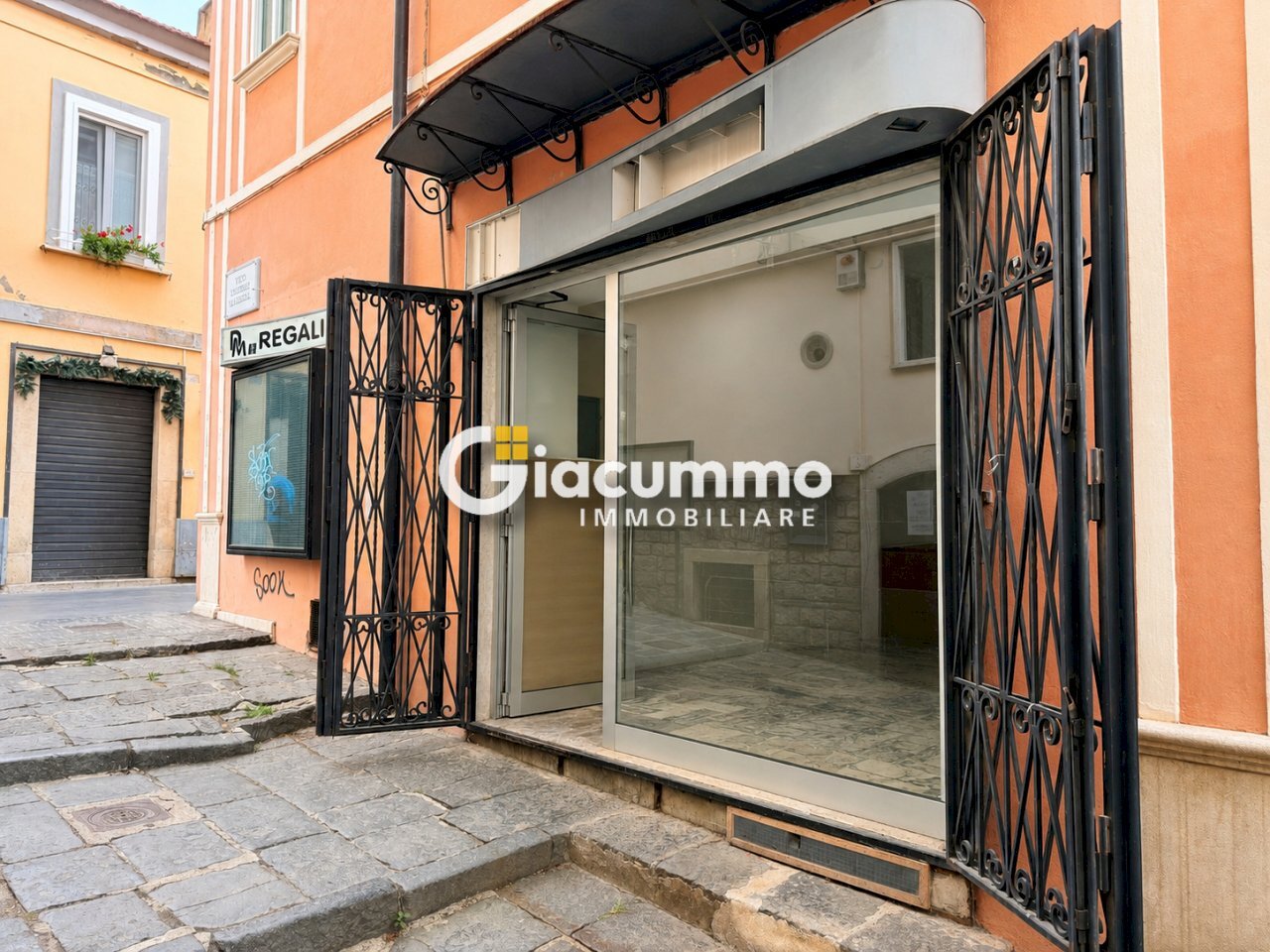 loc-com3 - Commercial Premises Via Fratelli Bandiera 1, Potenza - photo 1
