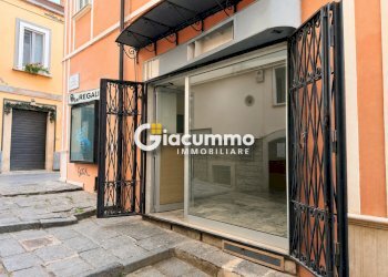 loc-com3 - Commercial Premises Via Fratelli Bandiera 1, Potenza - photo 1