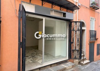loc-com2 - Commercial Premises Via Fratelli Bandiera 1, Potenza - photo 2