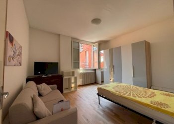 CAMERA DA LETTO - Monolocale VIA CASTIGLIONE, 6, Bologna (zona Castiglione) - foto 2